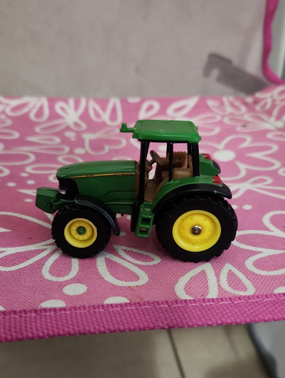 Green and Yellow Kids Tractor Toy - Die-Cast Farm Vehicle John Deere